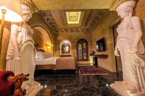 Suite – premium, 1 dobbeltseng, massasjebadekar (Cave) | Sengetøy i egyptisk bomull, sengetøy av topp kvalitet og dundyner