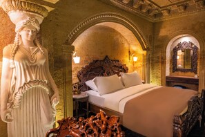 Egyptian cotton sheets, premium bedding, down comforters - Signature Cave Cappadocia, Trademark Collection by Wyndham (Ürgüp)