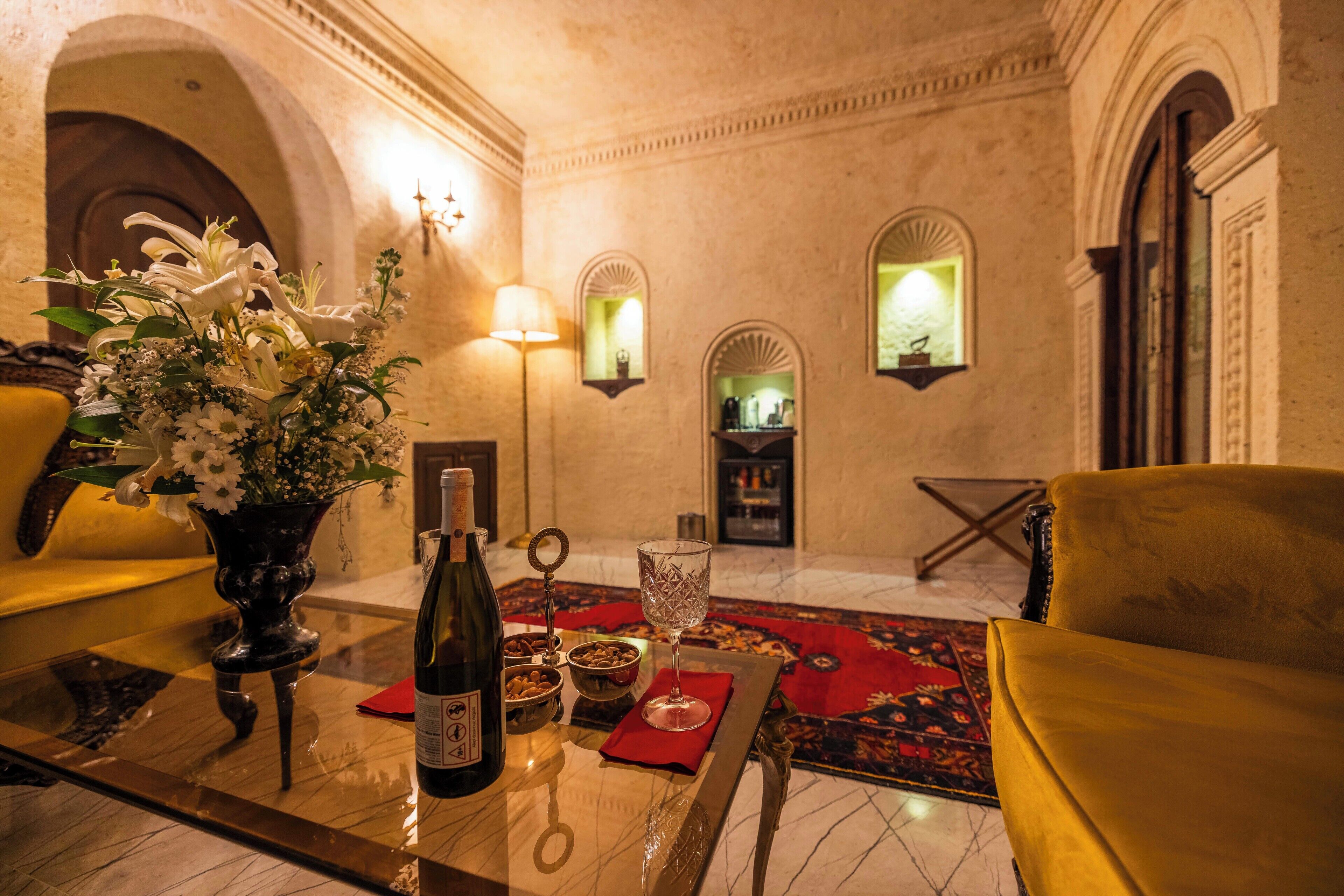 Suite Premium, 1 Tempat Tidur Double (Cave, Hammam) | Area keluarga | Smart TV 50-inci dengan saluran TV satelit