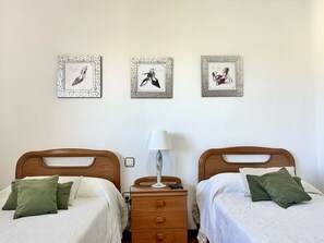 2 bedrooms, iron/ironing board, bed sheets