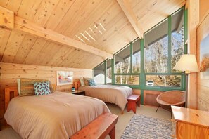 5 bedrooms, iron/ironing board, WiFi, bed sheets - Oak Point Bluff! New! Oceanfront! (Trenton)