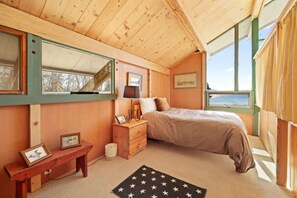 5 bedrooms, iron/ironing board, WiFi, bed sheets