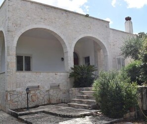 Exterior - 2 Bedroom Villa in Locorotondo (Locorotondo)