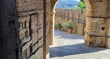 Toscana romantica, tra mare, uliveti e medioevo