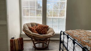 2 slaapkamers, een strijkplank/strijkijzer, gratis wifi, beddengoed