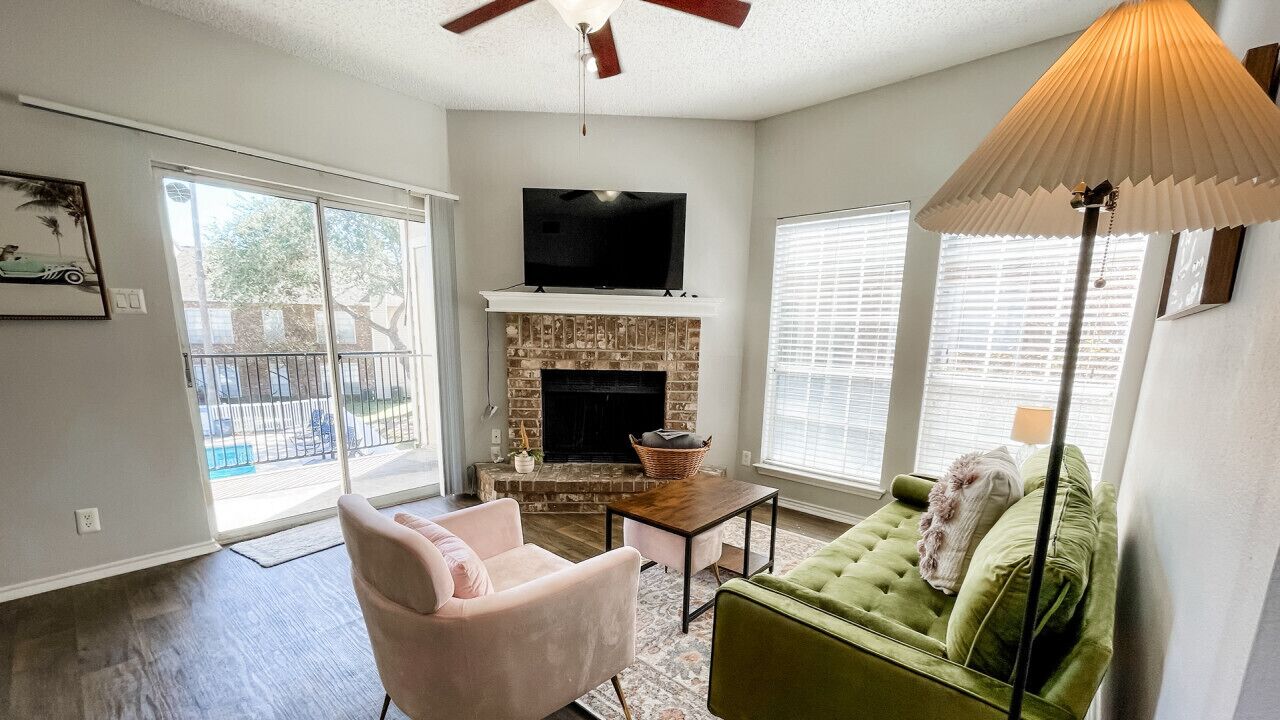 Smart-tv och eldstad