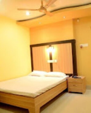 Työpöytä, ilmainen Wi-Fi, vuodevaatteet