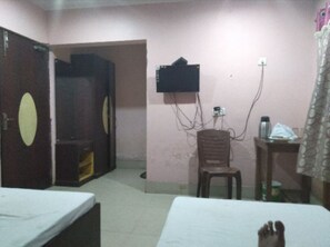 Desk, free WiFi, bed sheets - Hotel Kohinoor Durgapur (Durgapur)