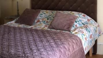 1 slaapkamer, een strijkplank/strijkijzer, wifi, beddengoed