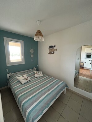 2 bedrooms, iron/ironing board