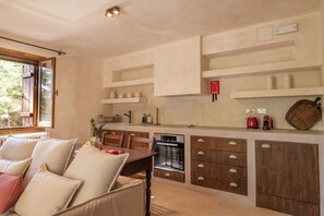 Quarto casal | Cozinha privada | Fogão, cooktop, máquina de café expresso, cafeteira/chaleira