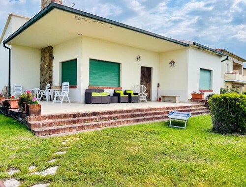 Seafront villa directly on the promenade of Castiglione della Pescaia