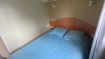 2 bedrooms, bed sheets