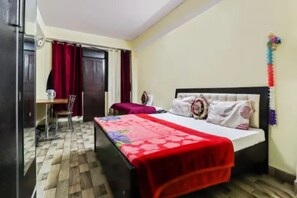 Soundproofing, free WiFi, bed sheets - Goroomgo Naina Homestay Mussoorie (Dehradun)