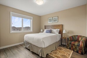 4 habitaciones, escritorio, tabla de planchar con plancha y wifi gratis 