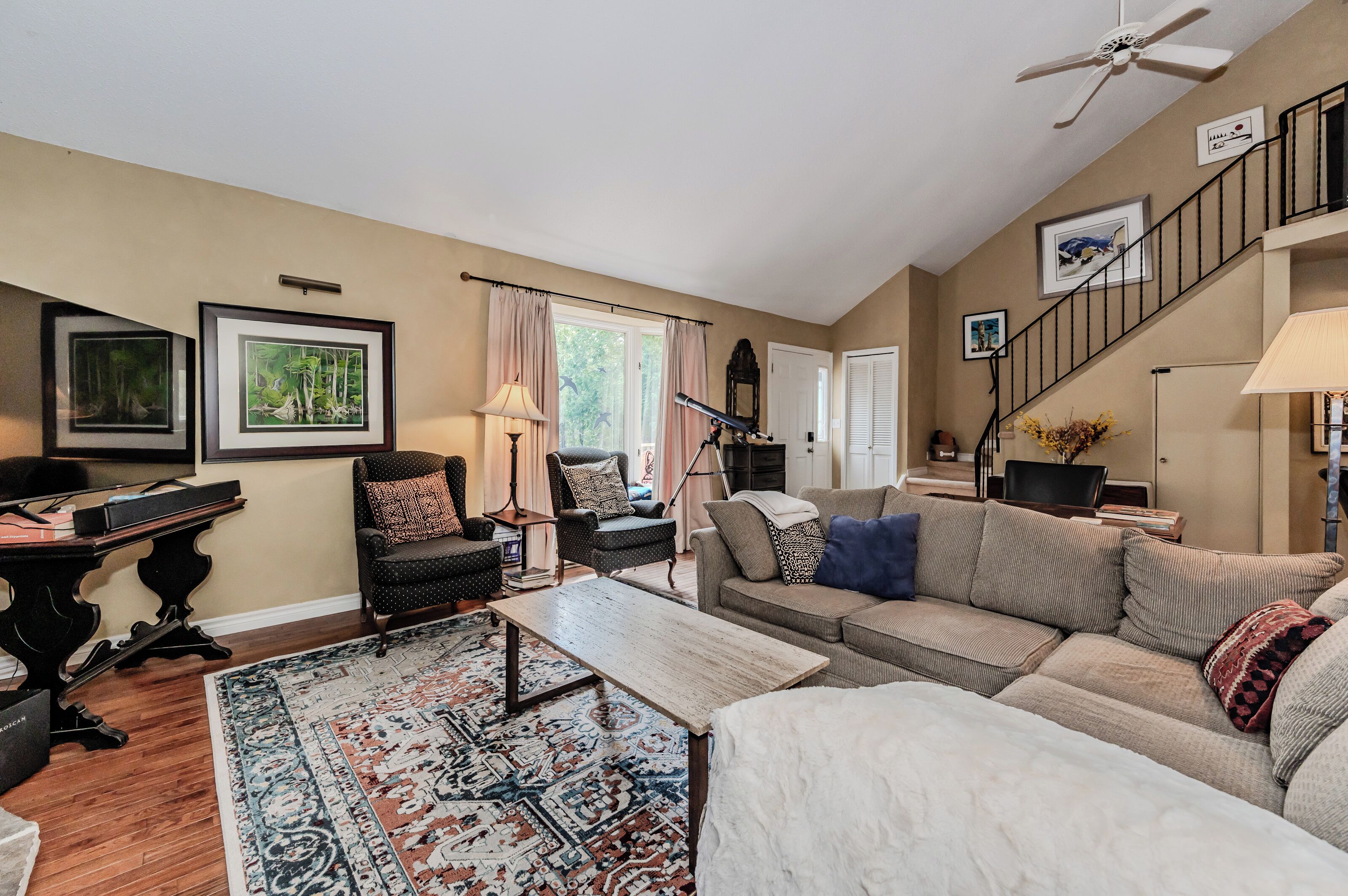 Smart TV, fireplace, DVD player