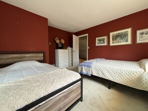 3 chambres, bureau, Wi-Fi gratuit, draps fournis