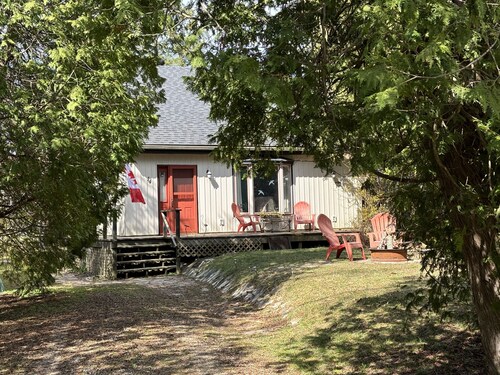 Artistic Haven by the Beach