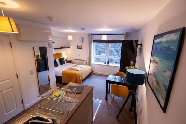 1 bedroom, desk, iron/ironing board, WiFi - Ardbeg Apartment No 3 (Oban)