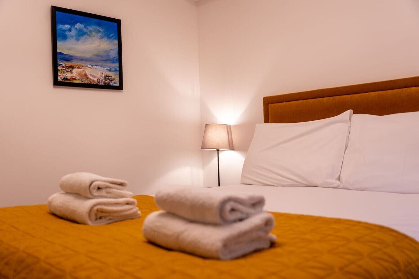 2 bedrooms, desk, iron/ironing board, WiFi