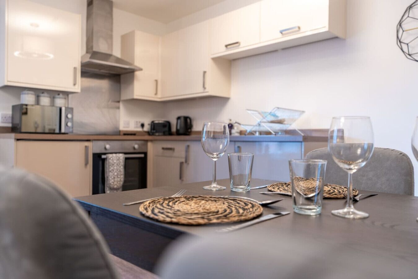 雪櫃、微波爐、焗爐、多士爐