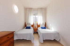 3 dormitorios, tabla de planchar con plancha, wifi y ropa de cama