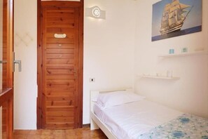 3 habitaciones, tabla de planchar con plancha, wifi y ropa de cama 