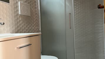 Doccia, asciugacapelli, asciugamani