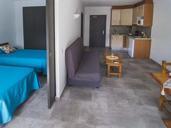 1 bedroom, free WiFi - Modern Apartment, Beach 150m, Pool, A/C, Wi-Fi, Parking Available (Platja d'Aro)