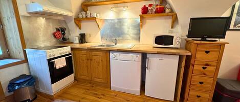 Réfrigérateur, micro-ondes, lave-vaisselle