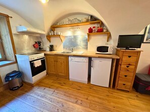 Frigorifero, microonde, lavastoviglie