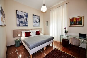 2 bedrooms, desk, iron/ironing board, WiFi