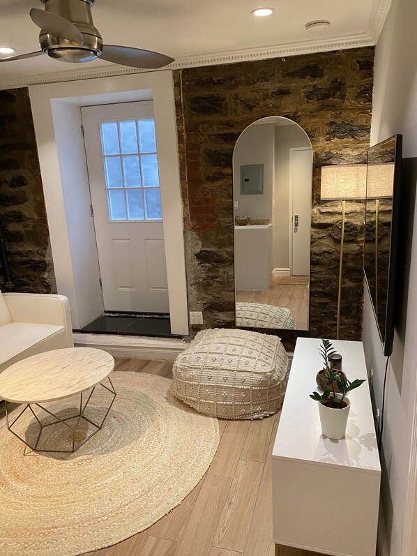 Interior - Comfy, Cozy, Chic and Central Manhattan Apartment (New York)