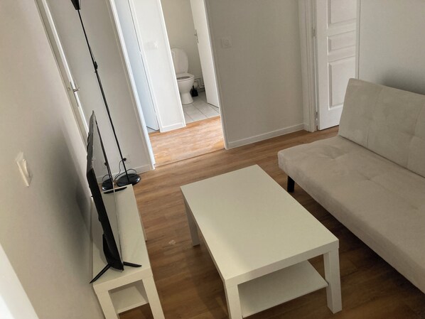 Living area - Appartement Avec 2 Chambres Salon Cuisine sdb (Romainville)