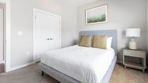 2 Schlafzimmer, Schreibtisch, Bügeleisen/Bügelbrett, WLAN