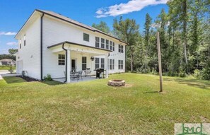 Exterior - Beautiful Luxury Home with a Country Twist/ Spacious home with Half an acre! (Guyton)