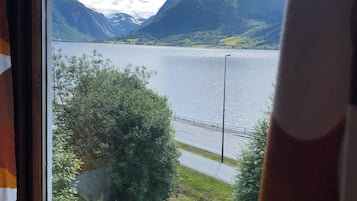 Double Room WITH MOUNTAIN LAKE VIEW | 1 bedroom, free WiFi, bed sheets