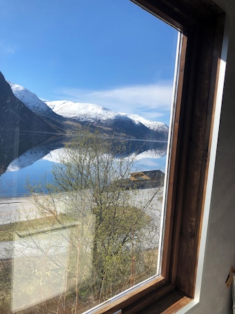 SUITE ROOM WITH LAKE VIEW | View from room. Jølster Lake View