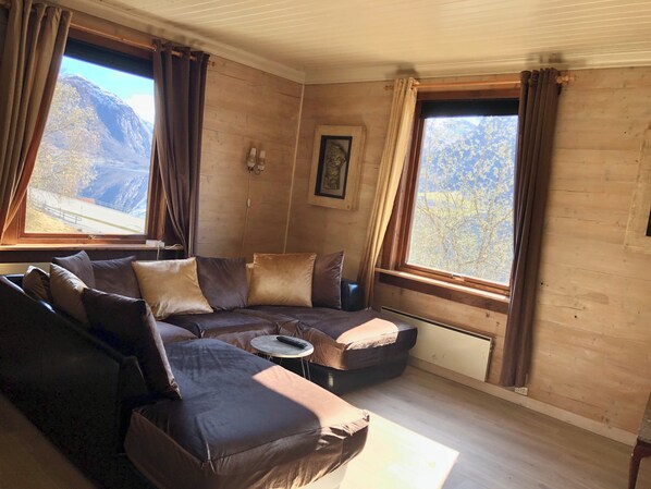 Living area - Jølster Lake View (Sunnfjord)