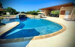 Pool - The Family Retreat in Dripping Springs (Dripping Springs)