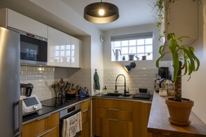 Private kitchen - Logement Familial Avec Terrasse et Parking Sécurisé (Montreuil)