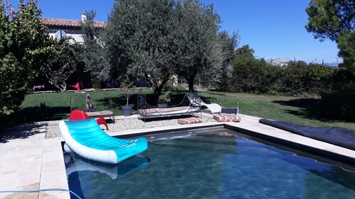 Villa Provençale Avec Piscine .terrain Calme,arboré,clos au Milieu des Vignes
