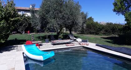 Villa Provençale Avec Piscine .terrain Calme,arboré,clos au Milieu des Vignes