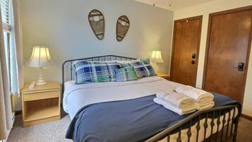 2 bedrooms, travel cot, free WiFi, bed sheets
