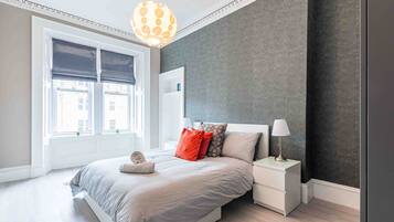 3 bedrooms, desk, iron/ironing board, WiFi