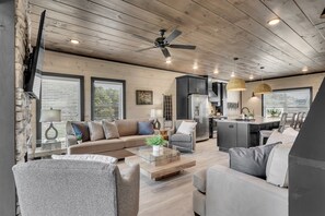 TV connectée, cheminée, jeux vidéo