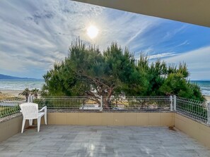 Panoramic Villa | Pemandangan dari bilik