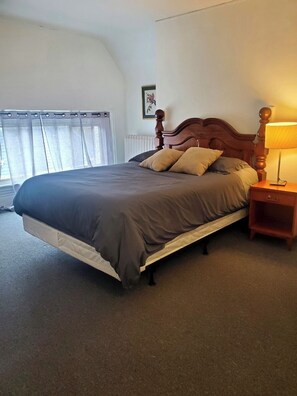 2 bedrooms, in-room safe, desk, iron/ironing board - Beatiful & spacious Elmwood Village duplex!  Over 1500 square foot of space! (Buffalo)