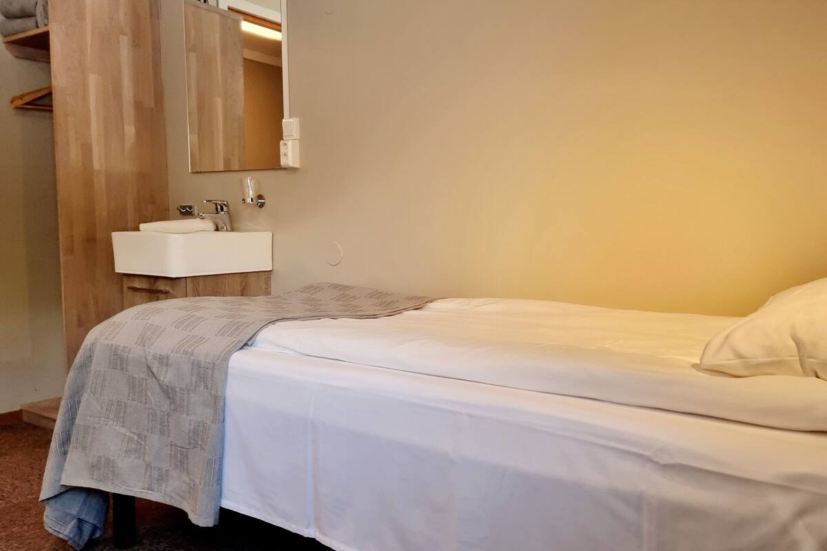 ห้องดับเบิล (Shared bathroom) | เตียงพร้อมฟูกเสริมที่นอน, ห้องเก็บเสียง, เตารีด/โต๊ะรีดผ้า, Wi-Fi ฟรี