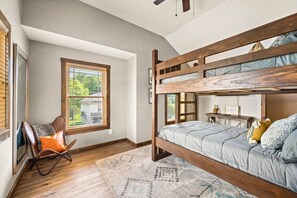 3 bedrooms, desk, free WiFi, bed sheets